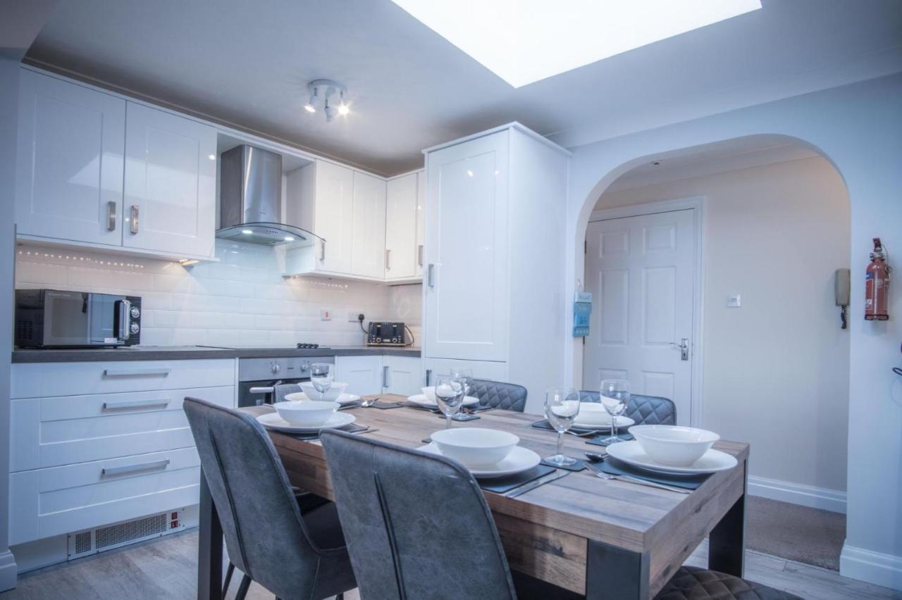 North Beach Heights - 2 Bedroom Penthouse - Tenby Extérieur photo