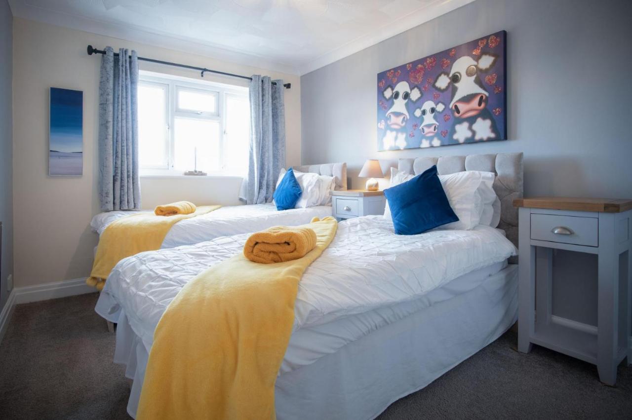 North Beach Heights - 2 Bedroom Penthouse - Tenby Extérieur photo
