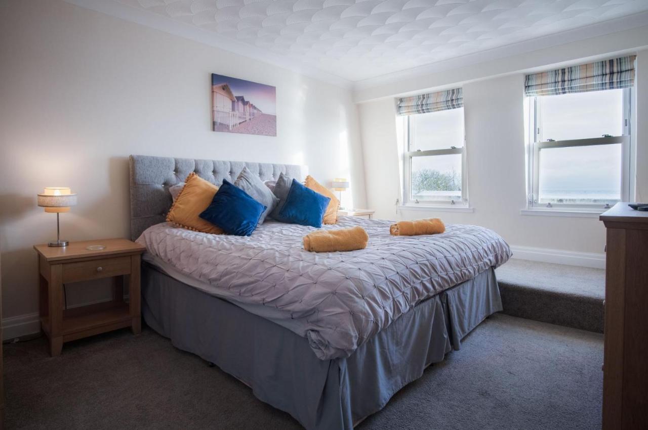 North Beach Heights - 2 Bedroom Penthouse - Tenby Extérieur photo