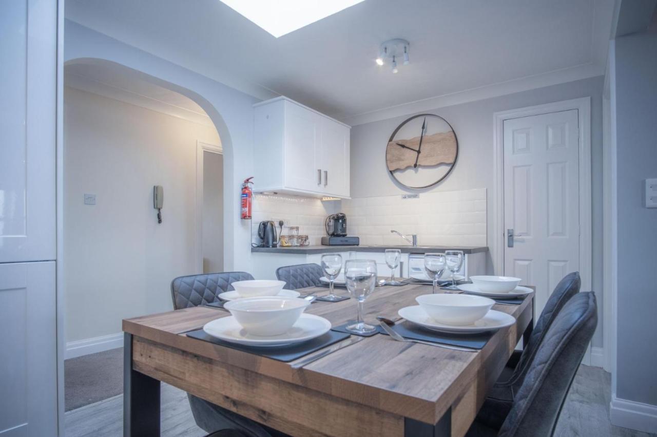 North Beach Heights - 2 Bedroom Penthouse - Tenby Extérieur photo