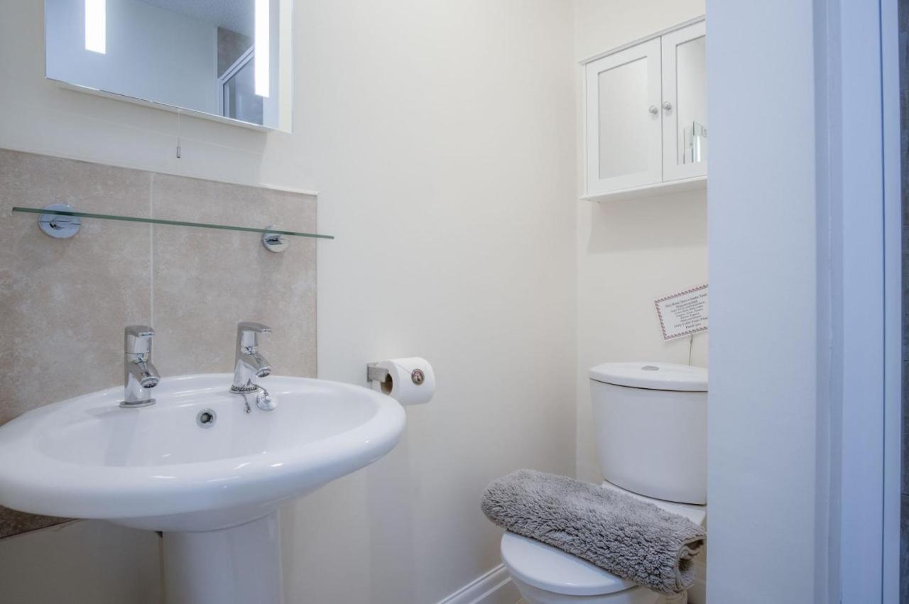 North Beach Heights - 2 Bedroom Penthouse - Tenby Extérieur photo