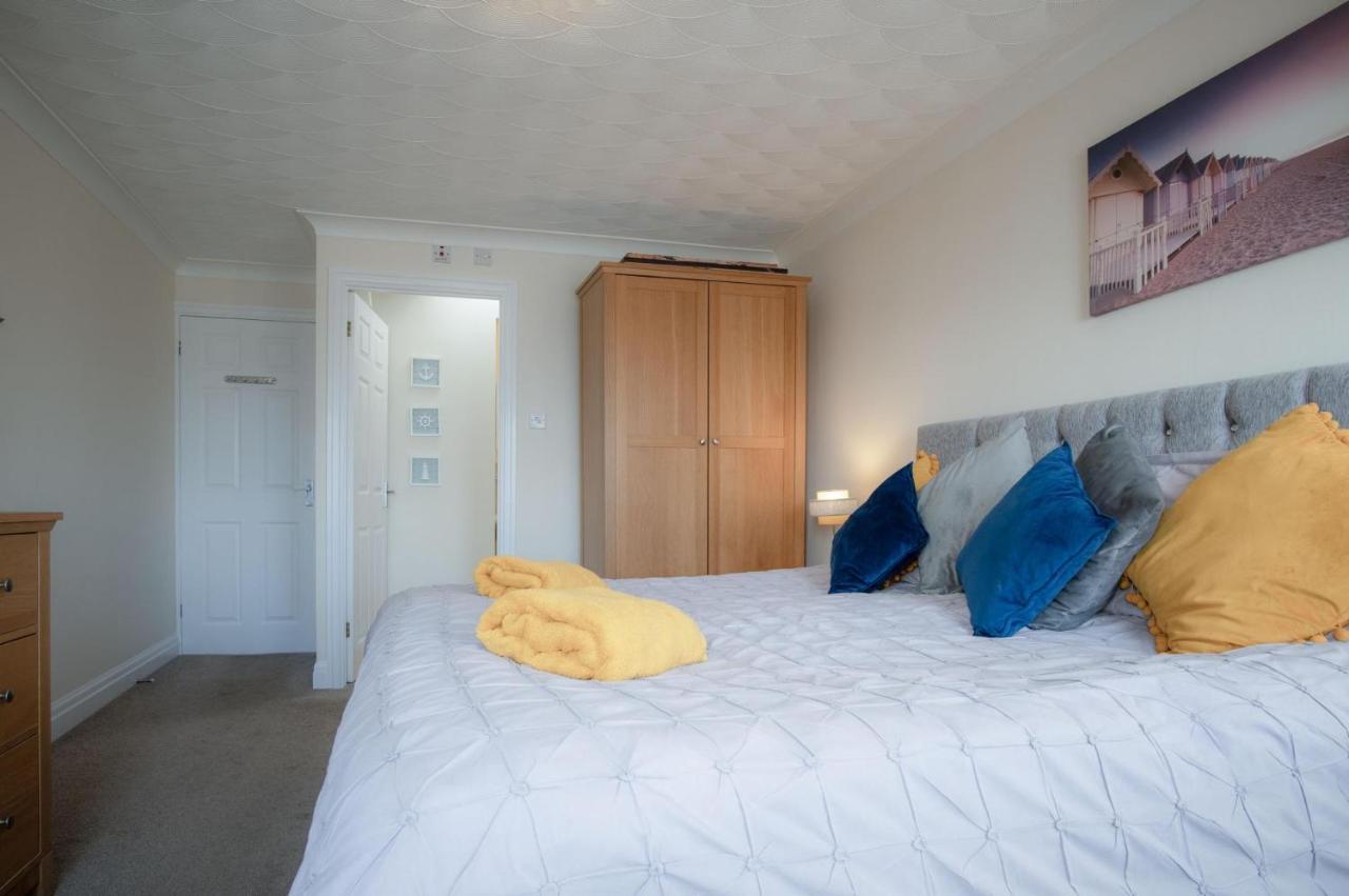 North Beach Heights - 2 Bedroom Penthouse - Tenby Extérieur photo