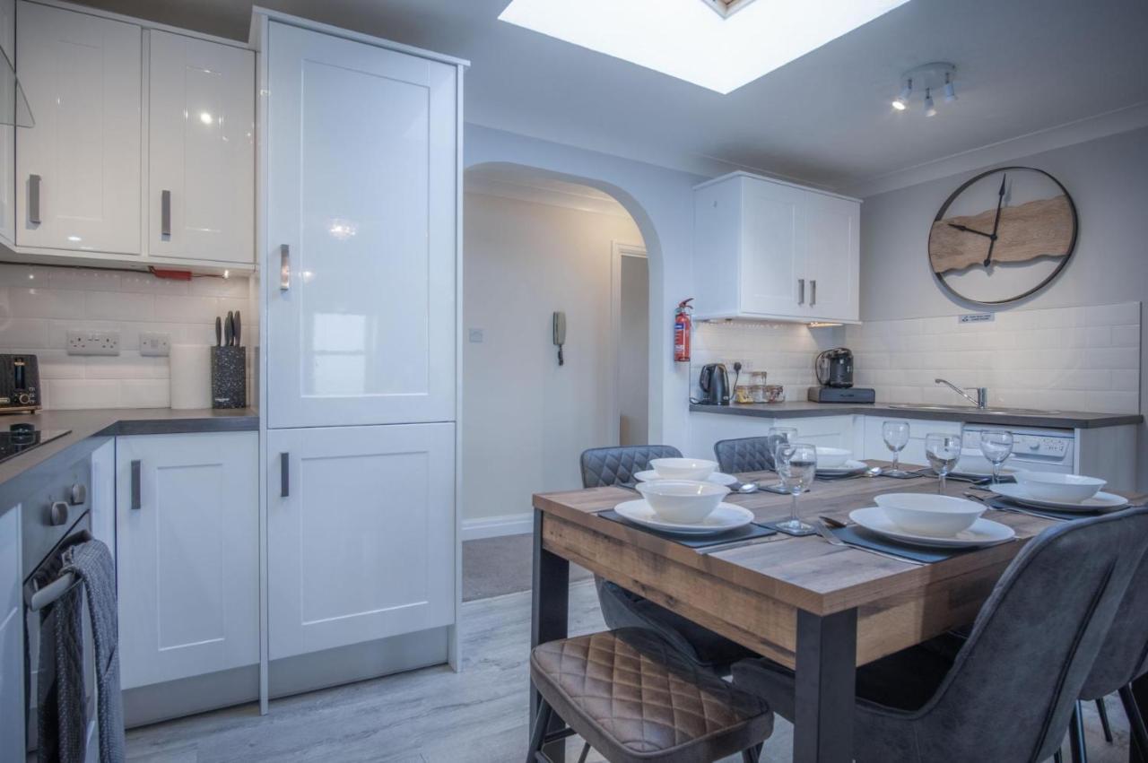 North Beach Heights - 2 Bedroom Penthouse - Tenby Extérieur photo