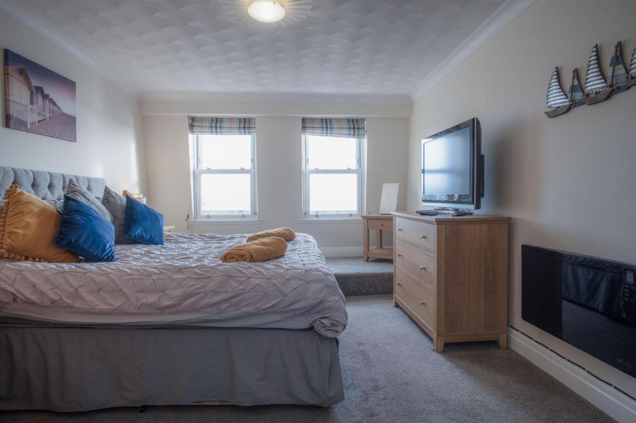 North Beach Heights - 2 Bedroom Penthouse - Tenby Extérieur photo