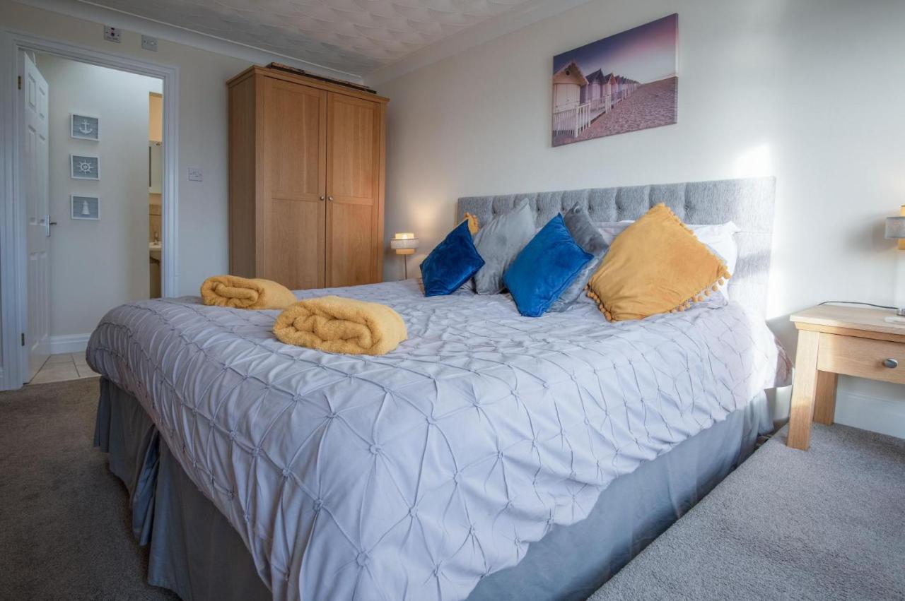 North Beach Heights - 2 Bedroom Penthouse - Tenby Extérieur photo