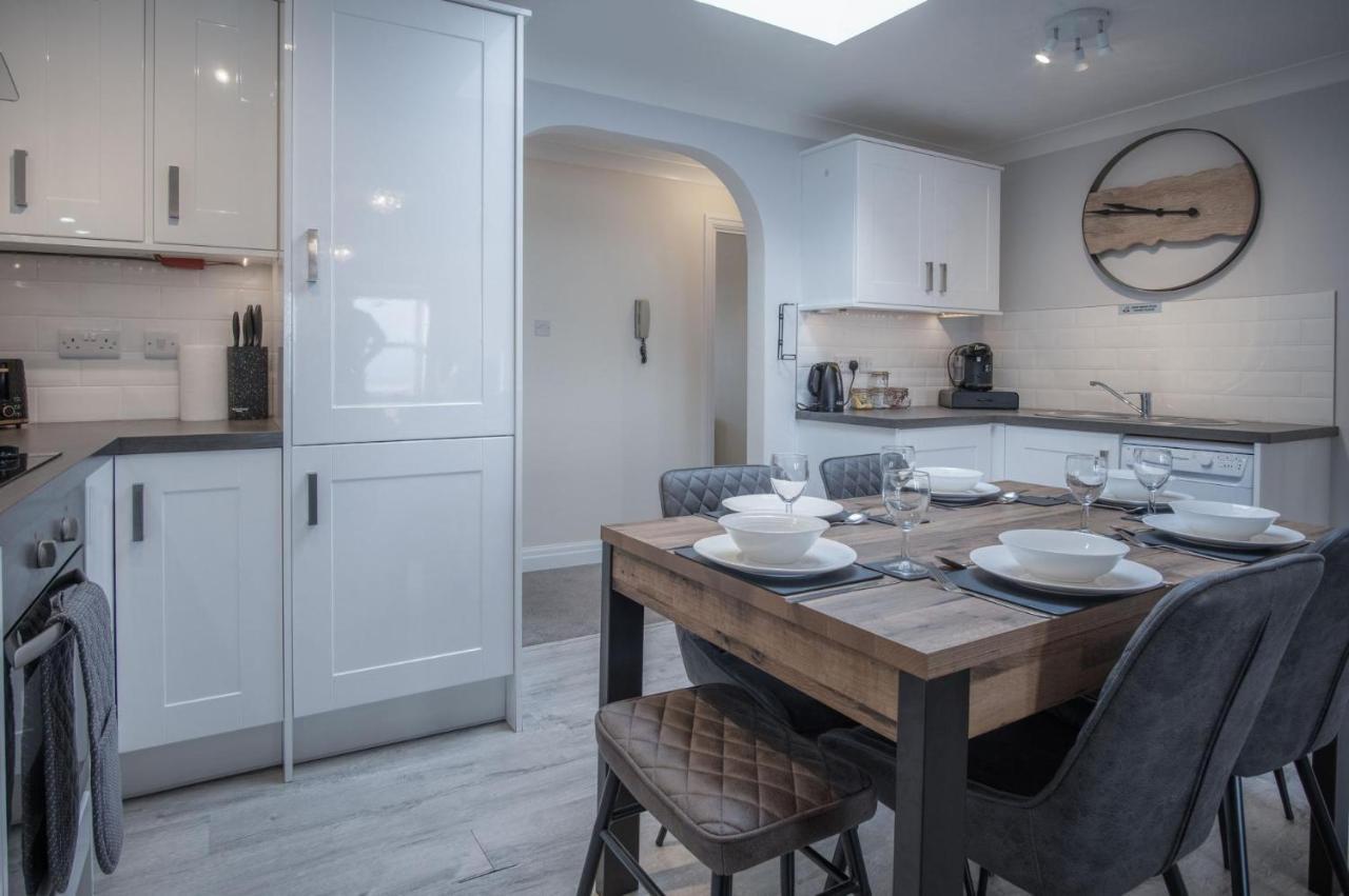 North Beach Heights - 2 Bedroom Penthouse - Tenby Extérieur photo