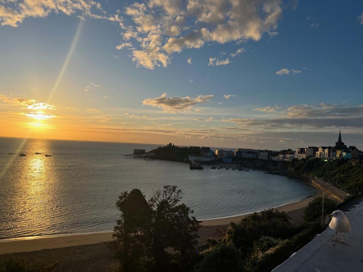 North Beach Heights - 2 Bedroom Penthouse - Tenby Extérieur photo